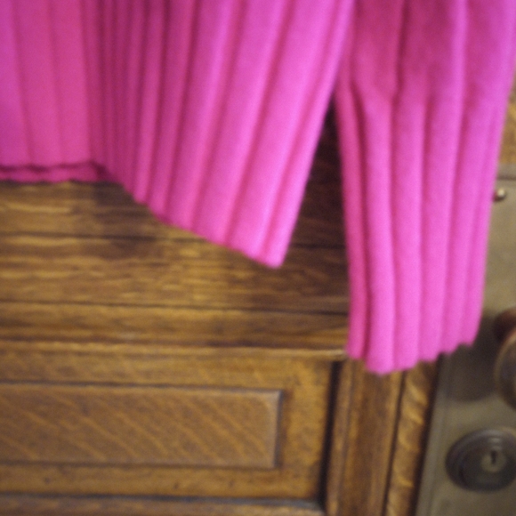 Banana Republic Sweater, Size Small Raspberry Excellent - Picture 4 of 7